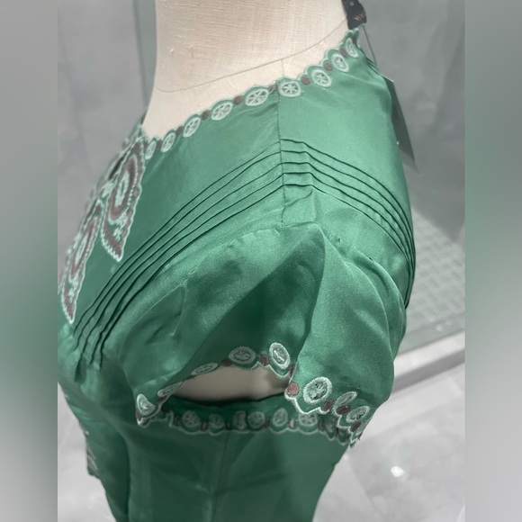 BCBGMAXAZRIA GREEN SILK TOP SIZE SMALL - Picture 4 of 16